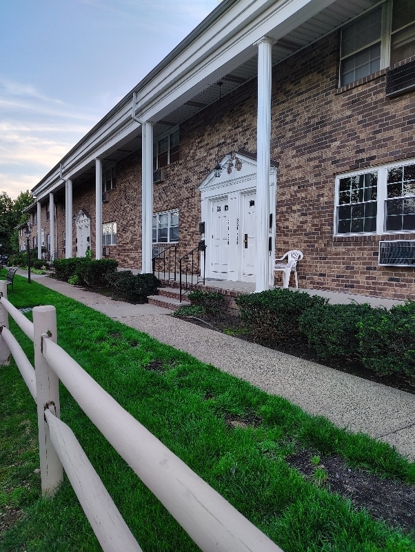 property at 54 E Maple St