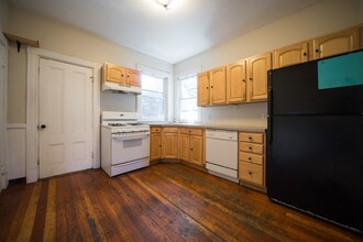 452 Centre St, Unit 6 in Boston, MA - Building Photo - Building Photo