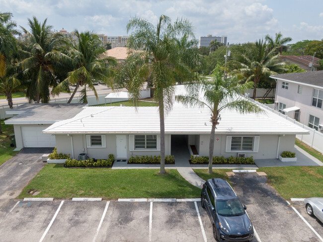 1311 Bayview Dr in Fort Lauderdale, FL - Building Photo - Building Photo