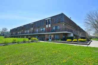 Cedar Ridge in Medina, OH - Building Photo - Building Photo