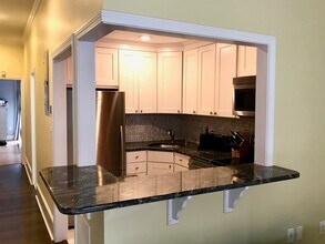 241 Beacon St, Unit 3 in Boston, MA - Building Photo - Building Photo