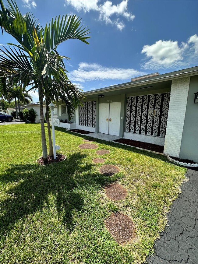 5300 Madison St in Hollywood, FL - Building Photo - Building Photo