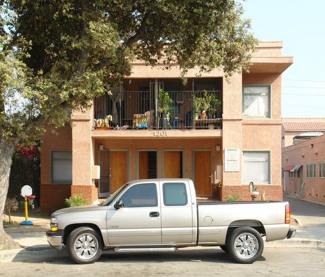 1201 N Stafford St in Santa Ana, CA - Building Photo - Building Photo