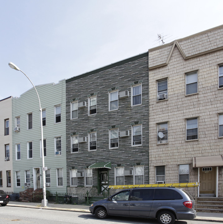 724 Lorimer St in Brooklyn, NY - Building Photo