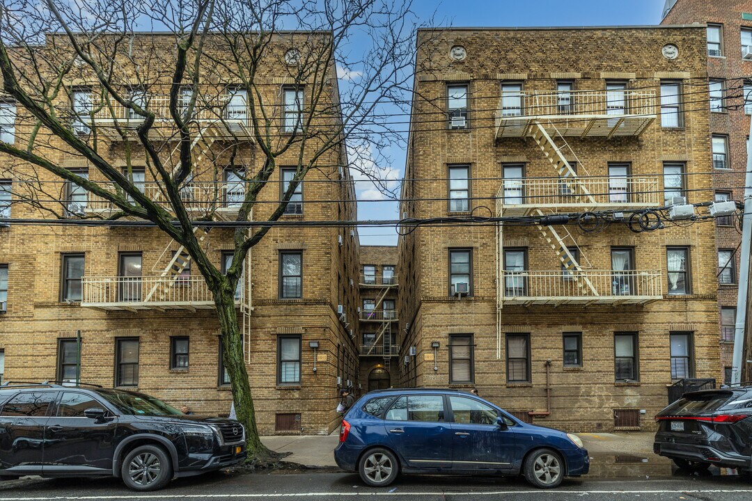 13217 Maple Ave in Flushing, NY - Building Photo
