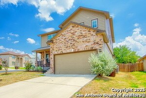8037 Falcon Meadow Dr in Converse, TX - Building Photo - Building Photo