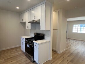 2513 Hermosa Ave in Montrose, CA - Building Photo - Building Photo