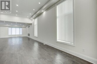 13 Bannockburn Dr in Vaughan, ON - Building Photo - Building Photo