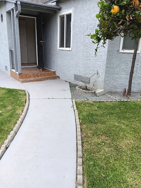 3919 Fernwood Ave in Lynwood, CA - Building Photo
