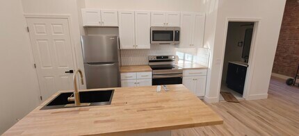 4204 Williamson Pl, Unit 1B in Cincinnati, OH - Building Photo - Building Photo