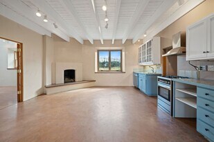 8 Likely Pl in Santa Fe, NM - Building Photo