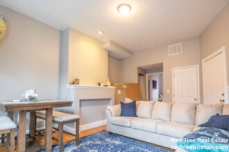 669 Massachusetts Ave, Unit 2 in Boston, MA - Foto de edificio - Building Photo