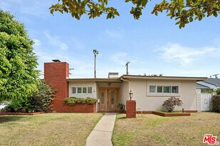 7377 W 88th St in Los Angeles, CA - Building Photo