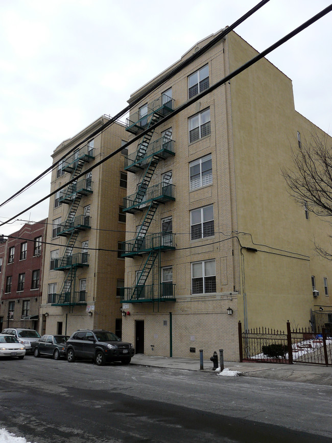 771 Jackson Ave in Bronx, NY - Foto de edificio - Building Photo