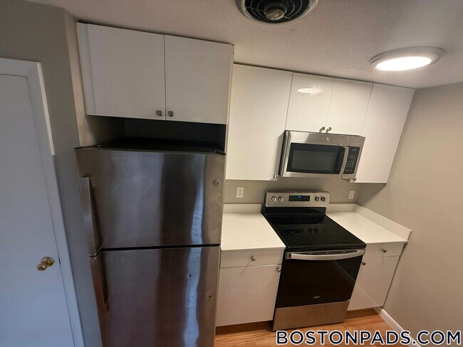 50 Evergreen St, Unit 32 in Boston, MA - Foto de edificio - Building Photo