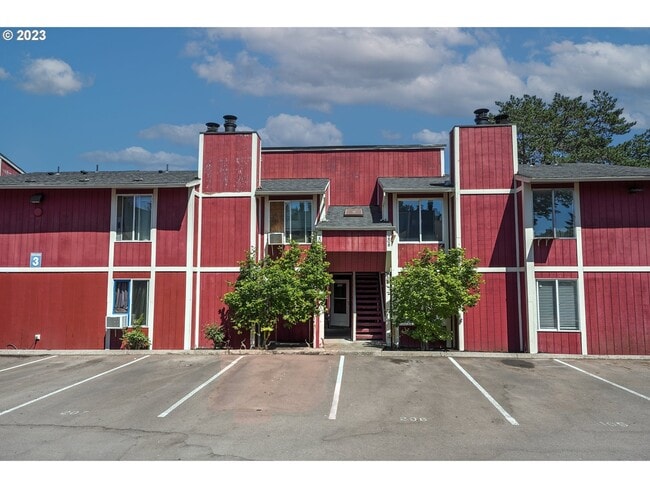 property at 1470 SE Walnut St