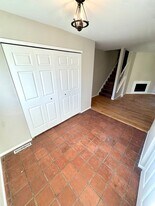 1706 Saratoga Ct in Allentown, PA - Building Photo