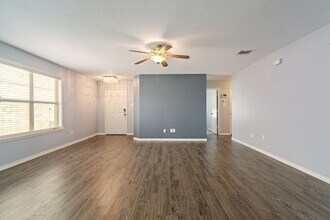 4908 Meadow Trails Dr in Fort Worth, TX - Foto de edificio - Building Photo