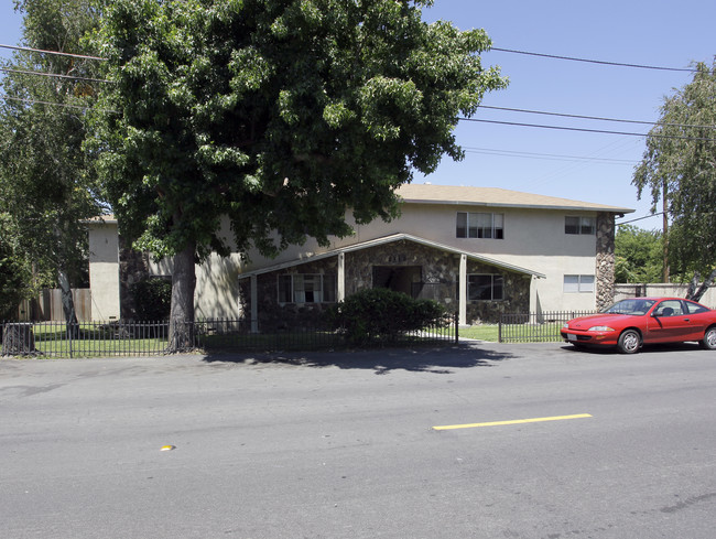 2112 Evergreen Ave in West Sacramento, CA - Building Photo - Building Photo