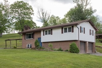 7324 White Pine Cir in Bristol, VA - Building Photo - Building Photo