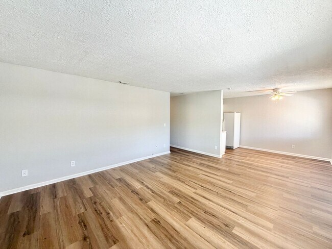 4603 Bayshore Dr in Naples, FL - Building Photo - Building Photo