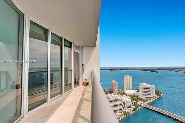 495 Brickell Ave in Miami, FL - Foto de edificio - Building Photo
