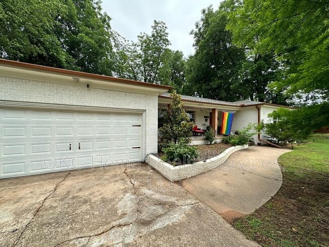 607 Garth Brooks Blvd in Yukon, OK - Building Photo - Building Photo