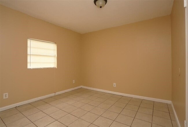 2460 W Shane St