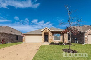 811 Silverbell St in Princeton, TX - Building Photo