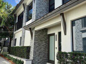 8273 NW 47th Terrace in Doral, FL - Building Photo