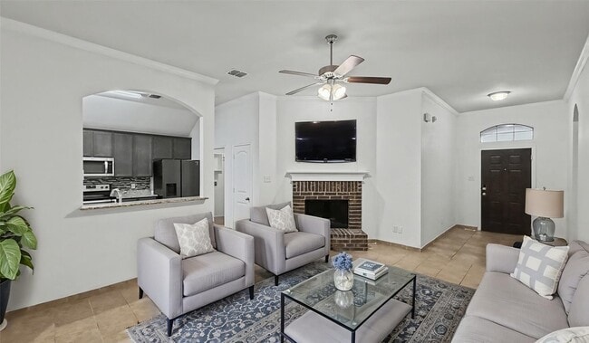 314 Rolling Meadows Dr in Wilmer, TX - Building Photo - Building Photo