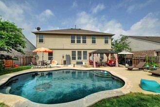 122 Justin Leonard Dr in Round Rock, TX - Building Photo - Building Photo