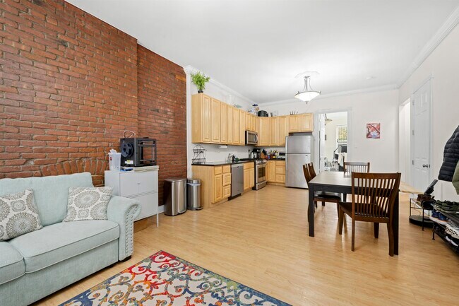 215 1st St in Jersey City, NJ - Building Photo - Building Photo