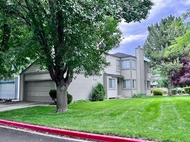 7534 Whimbleton Way in Reno, NV - Building Photo