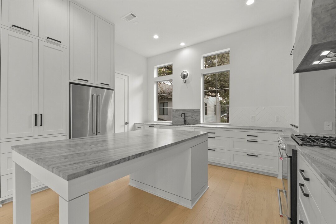 1247 Peden St in Houston, TX - Building Photo