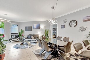 975 NW Flagler Ave, Unit 207 in Stuart, FL - Building Photo