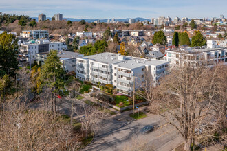 1050 Park Blvd in Victoria, BC - Building Photo - Building Photo