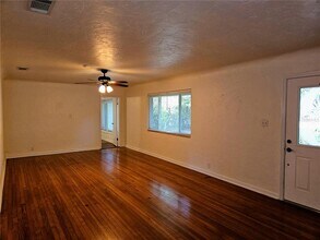 1746 23rd Ave N in St. Petersburg, FL - Foto de edificio - Building Photo