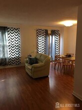 5 Pheasant Run in Edison, NJ - Building Photo - Building Photo