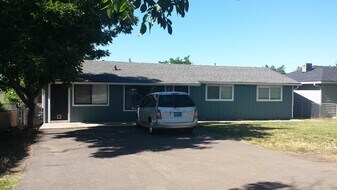 2483 Roberts Rd. in Medford, OR - Building Photo