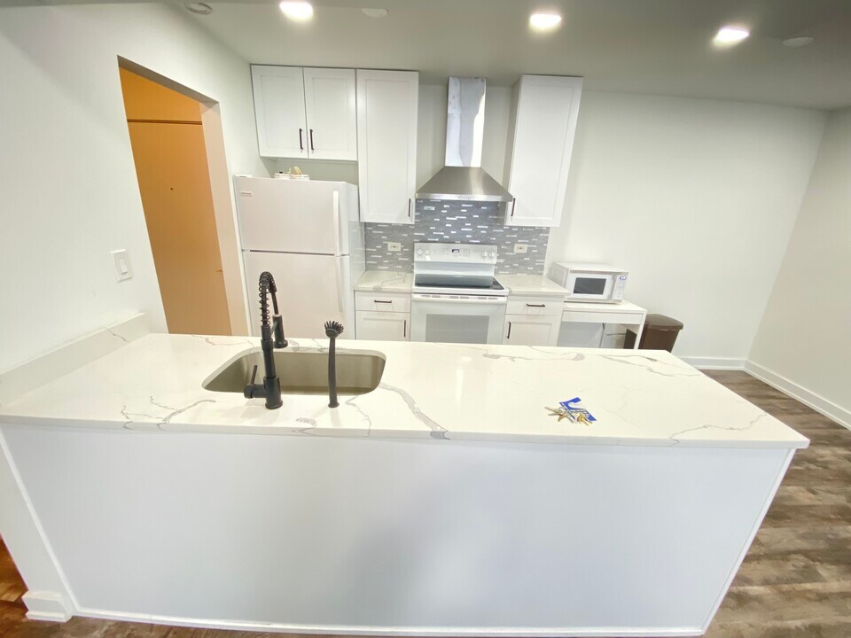 7425 Brookdale Dr, Unit 108 in Darien, IL - Foto de edificio