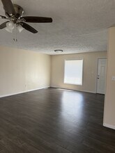 502 N Cedar St in Hoisington, KS - Building Photo - Building Photo