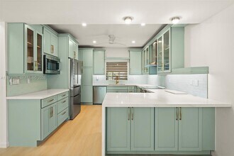 9002 SW 62nd Terrace in Miami, FL - Building Photo - Building Photo