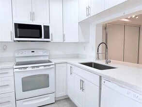 117 Gardens Dr in Pompano Beach, FL - Building Photo - Building Photo