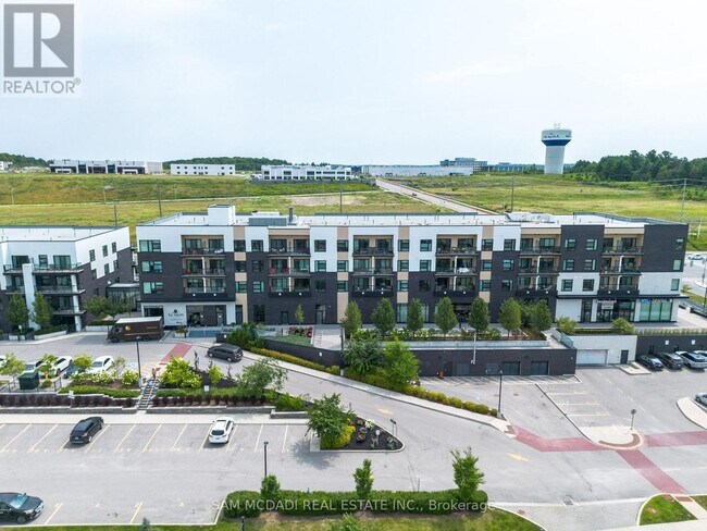 555 William Graham Dr in Aurora, ON - Building Photo - Building Photo