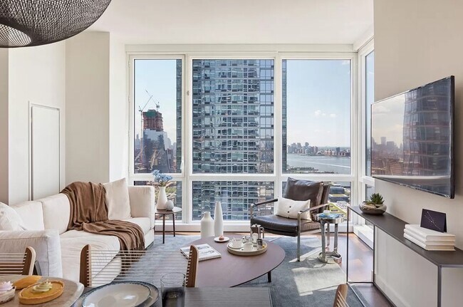 635 W 42nd St in New York, NY - Building Photo - Building Photo