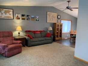 1120 Lewis Ave SW in Hutchinson, MN - Building Photo - Building Photo