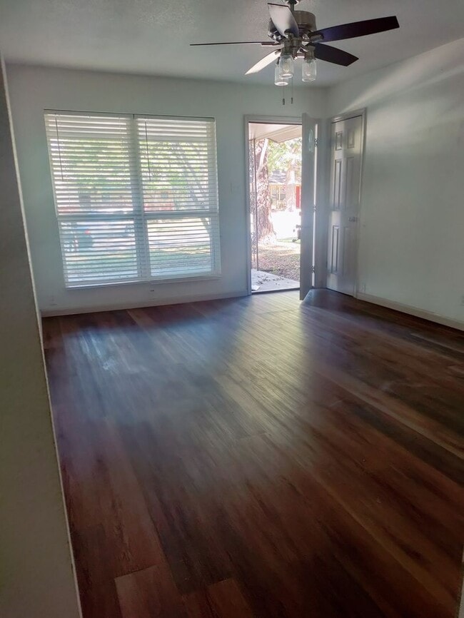 604 Driftwood in Denton, TX - Building Photo - Building Photo