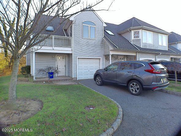 property at 28 Bayview Ct