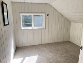 13355 N Madison Ave NE in Bainbridge Island, WA - Foto de edificio - Building Photo